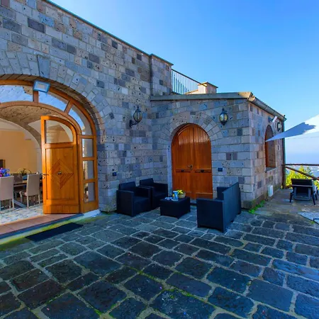Sirentum Seaview Pool & Vila