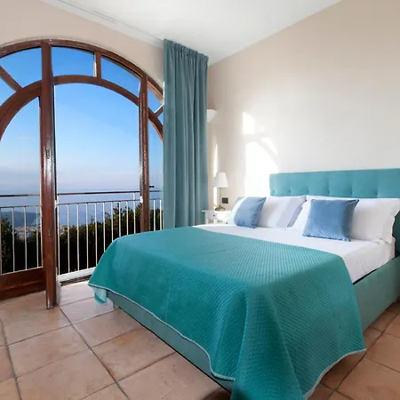 La Residenza Seaview Pool & Sorrento